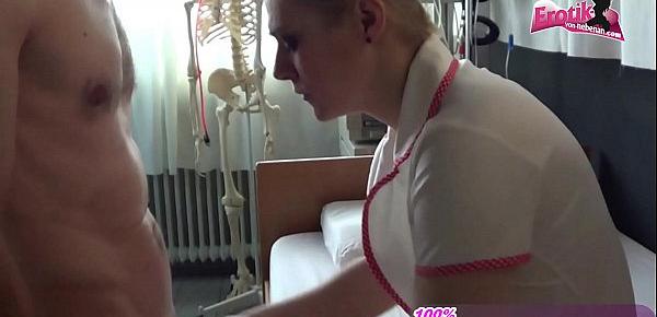  Krankenschwester fickt Patienten beim Userdate - german milf homemade